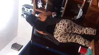 Busty dissolute šokinėja ant vaikino falą