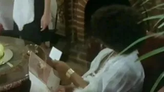 Dvi seserys, raudonos spalvos apatinis trikotažas, Kojinės Jojimo gražus vaikinas