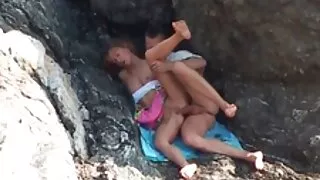 Chick kankina šortai ir sėdėjo Analinis vaikinas gaidys