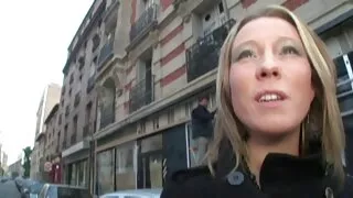 Šviesūs Se succ čiulpti ambasadorius Juoda limuzinas ir mielai tupėjo ant jo gaidys