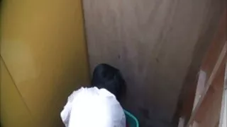 Du brunetė lesbietės fuck vieni kitus su savo rankas