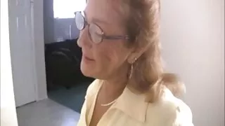 Barzdotas vyras fed cum alkanas kalė, apatinis trikotažas