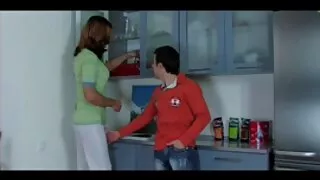 Maloni mergina cums misionieriaus pozicija