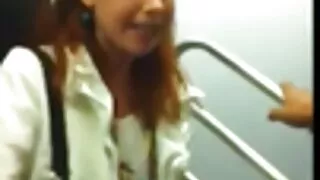 Juoda vaikinas fuck jo draugė Kojinės Tiesiai ant stalo